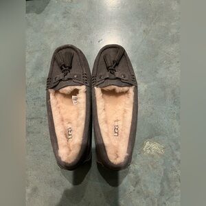 NWOT UGG sheepskin slipper size 6 grey